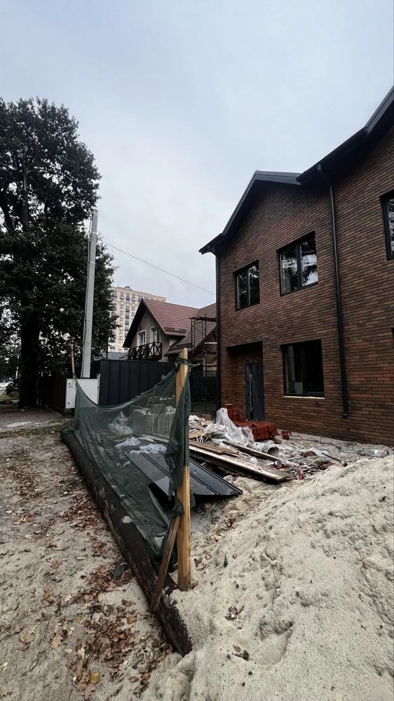 Продаж кутового таунхауса центр міста парк Правіка,парк Дубк