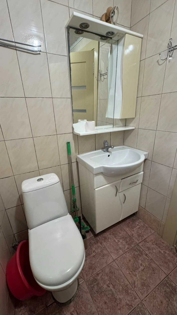 Затишний будинок з газовим опаленням та ділянкою 6 соток в І