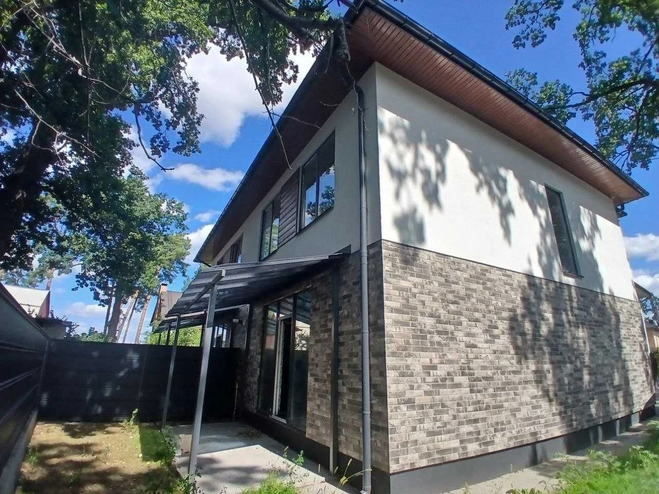 Продаж будинку біля парку Незнайки!