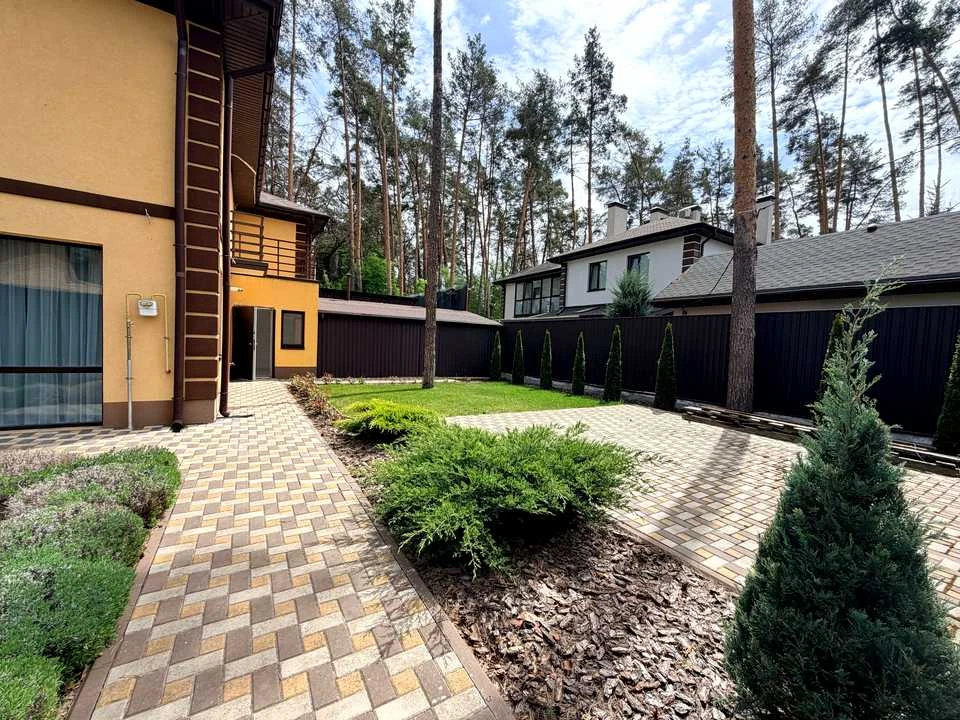 Дом. Ирпень, улица Героев