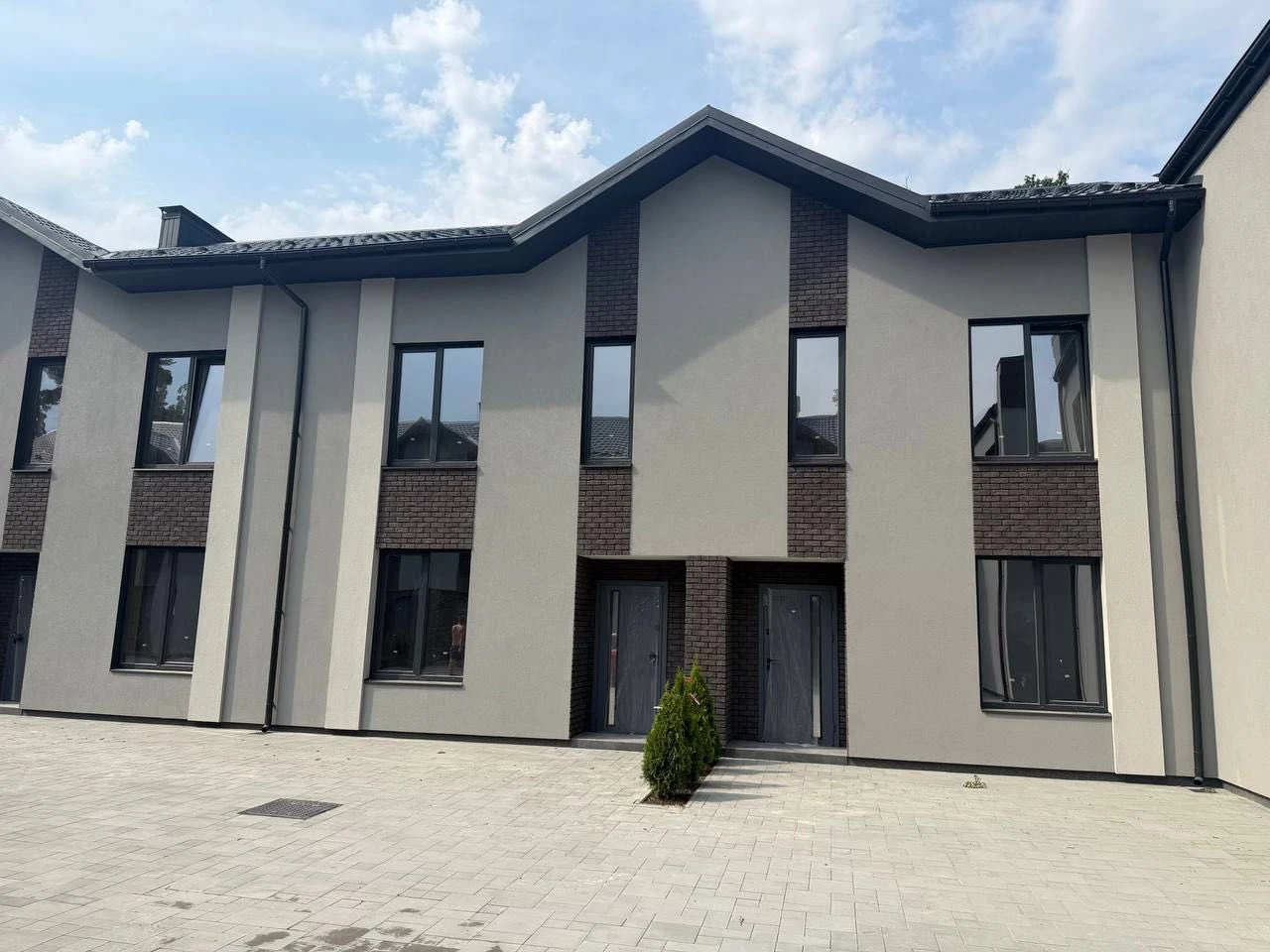 Продаж готового таунхаусу з керамоблоку з газом