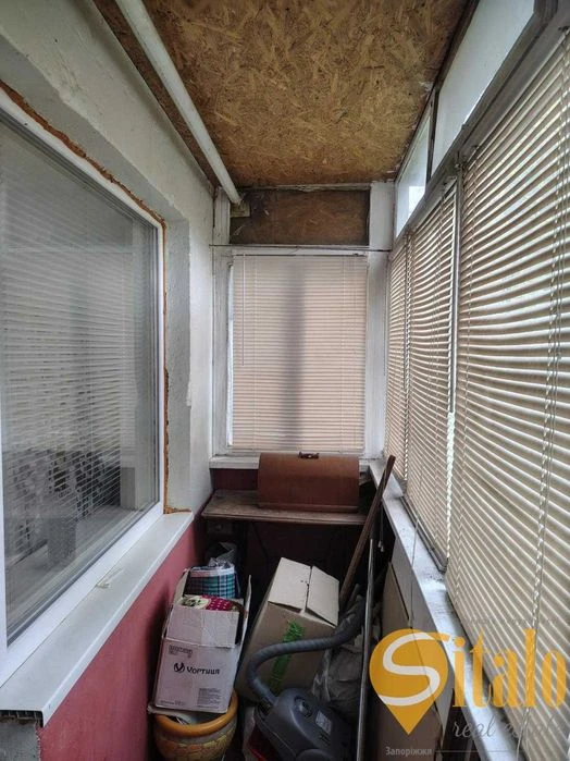 Three-room apartment with renovation and furniture (020)