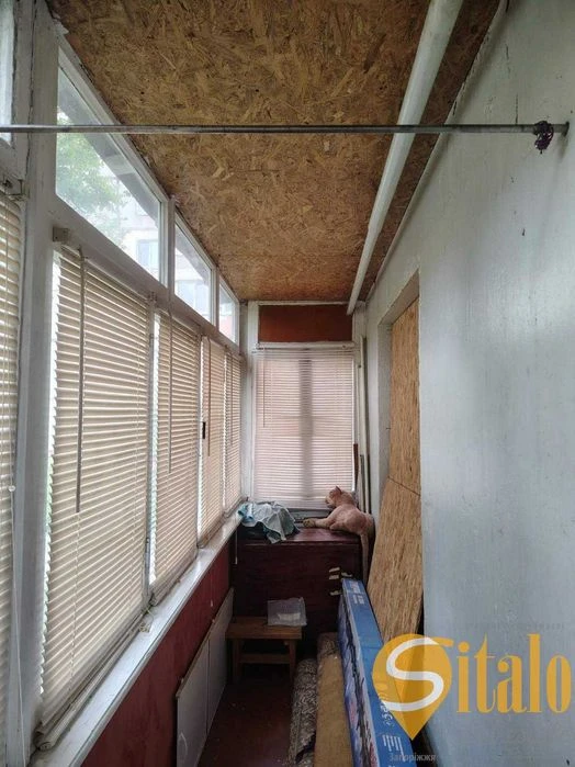 Three-room apartment with renovation and furniture (020)