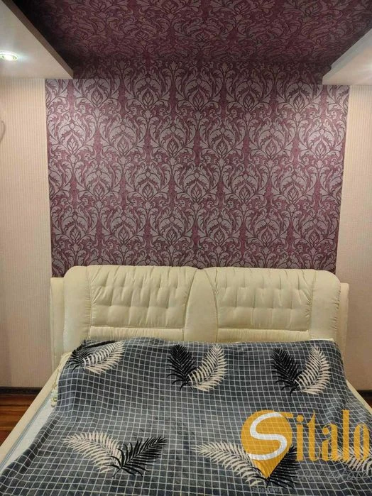 Three-room apartment with renovation and furniture (020)