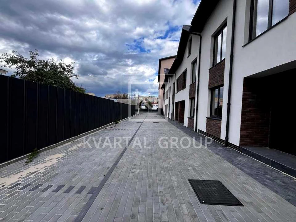 Таунхаус. Ірпінь, Центральна вулиця