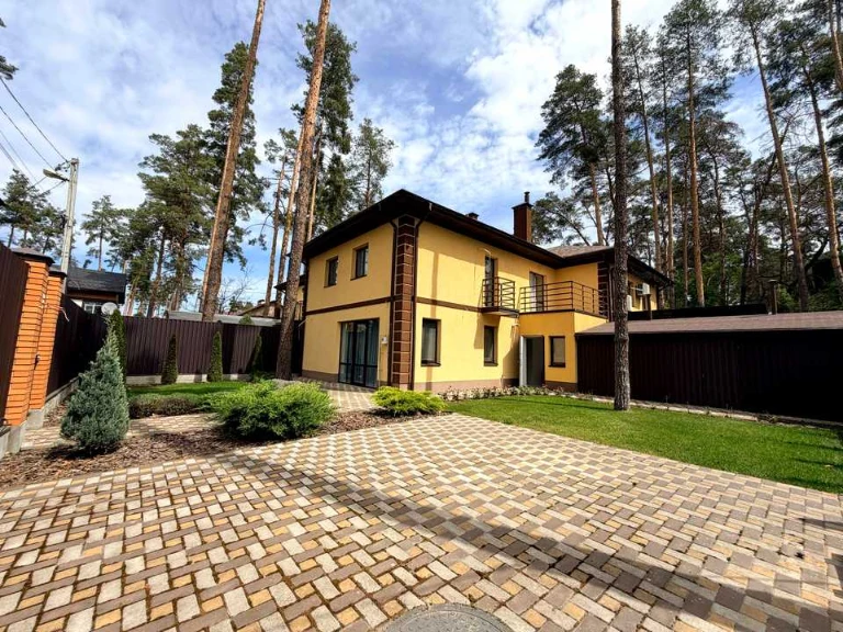 Будинок. Ірпінь, вулиця Героїв
