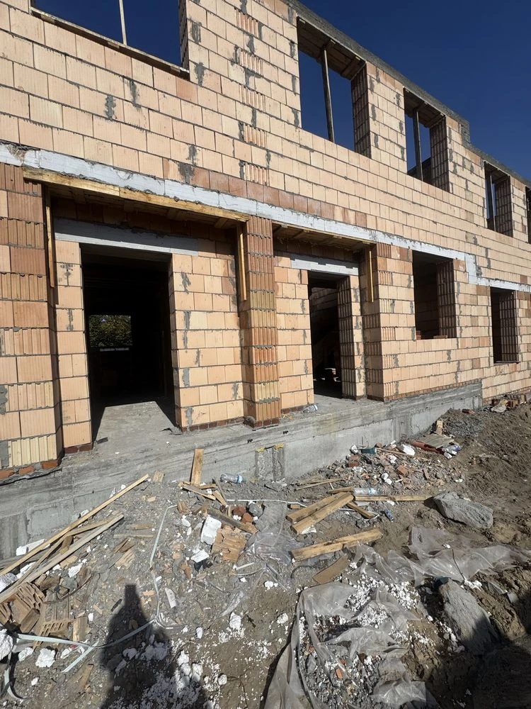 Тауни біля парку Незнайко