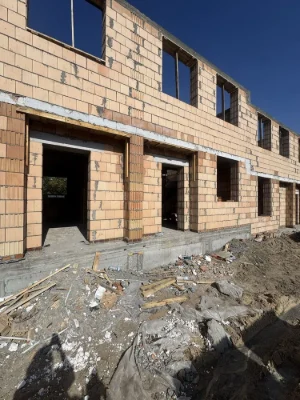 Тауни біля парку Незнайко