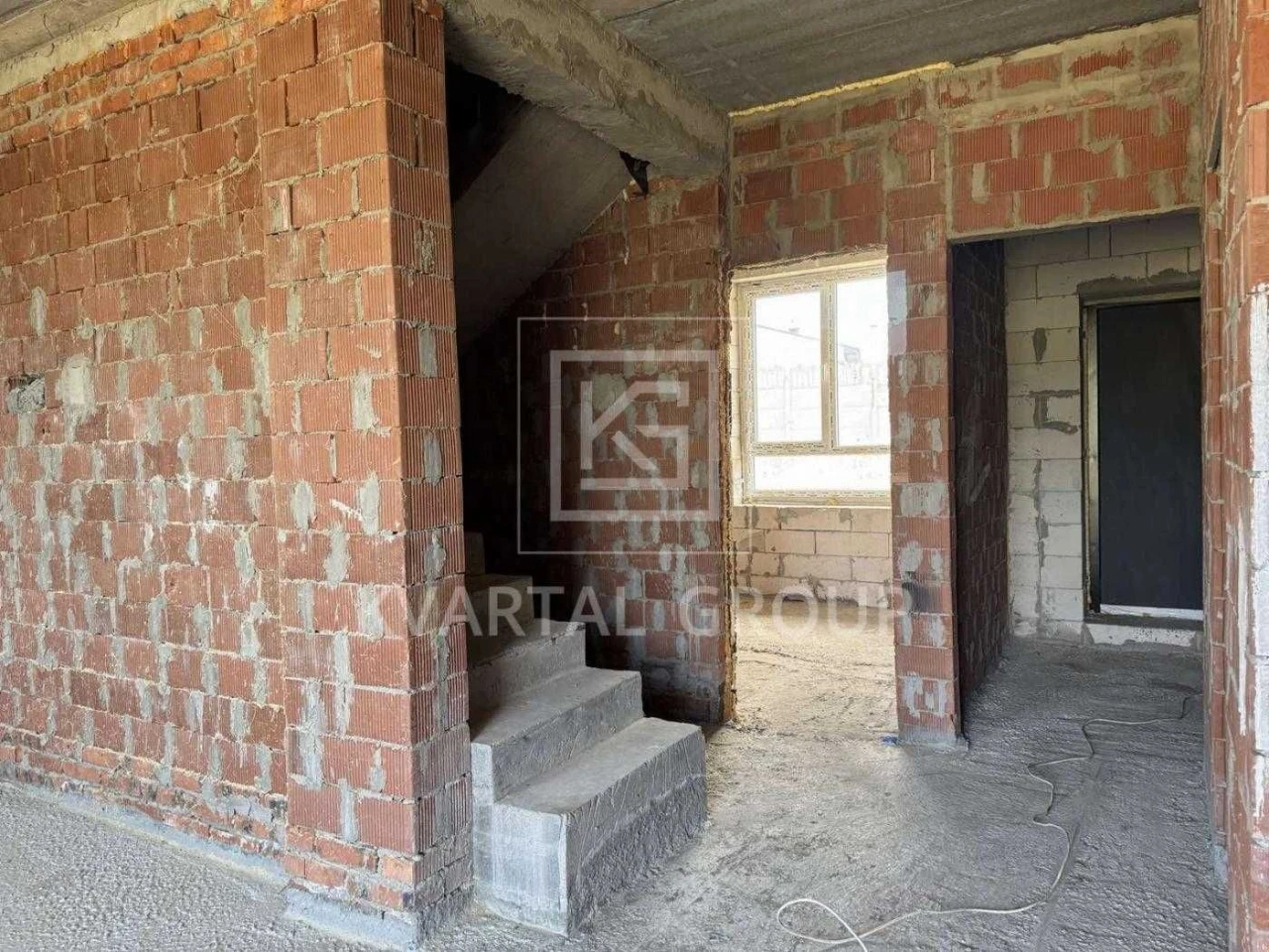 Townhouse 95 m² in Stoianka! Your own yard, convenient access to Kyiv