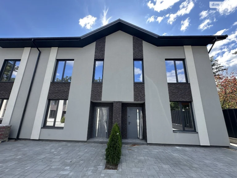 Sale of a 2-story townhouse, 90 sq. m, 4 rooms, on Vyh. Street