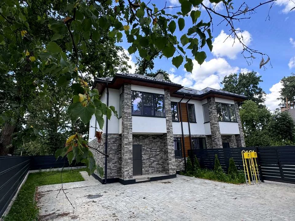 Будинок. Ірпінь, вулиця Академіка Ромоданова (Льва Толстого)