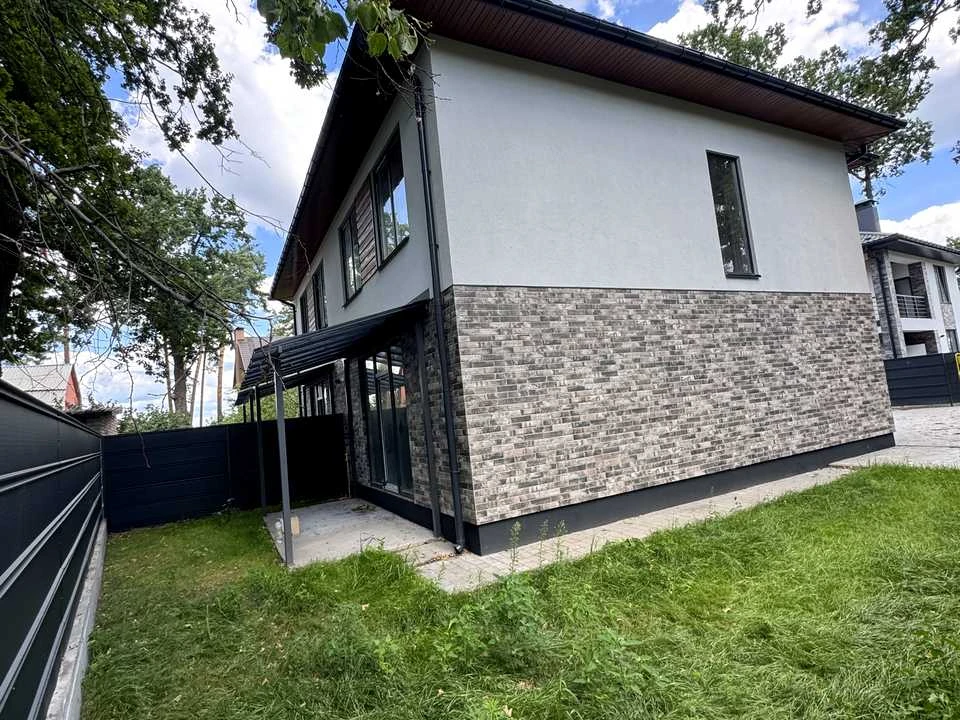 Будинок. Ірпінь, вулиця Академіка Ромоданова (Льва Толстого)
