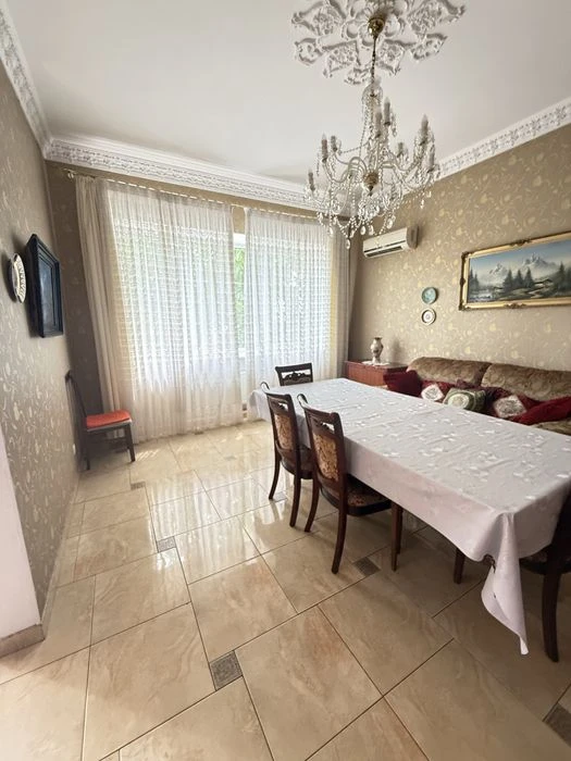 For sale house on Tolbukhina 240m2 with renovation_plot 5.5 hundred