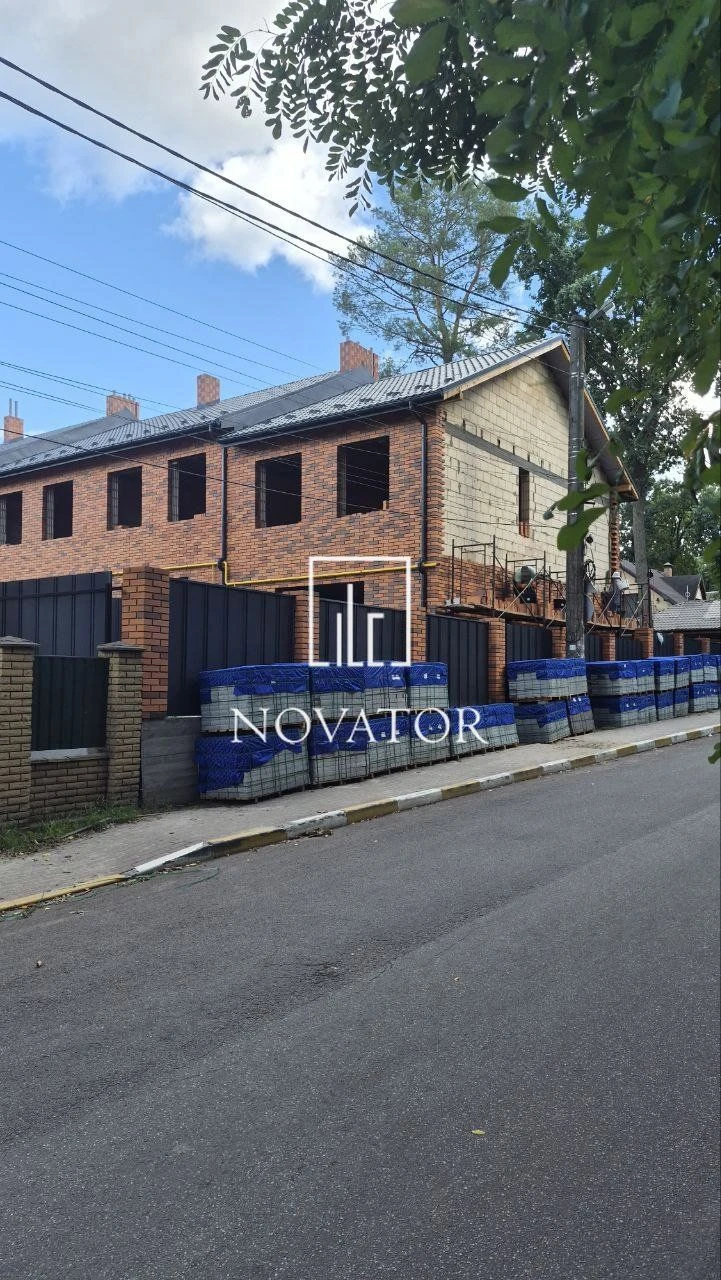 Продам Таунхаус в місті Ірпінь з окремим переднім двором, лі