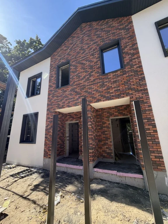 продам дуплекс на Донцова 95 м2, газ, центр Ірпеня
