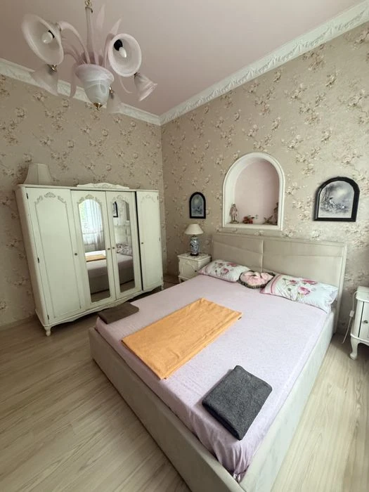 For sale house on Tolbukhina 240m2 with renovation_plot 5.5 hundred