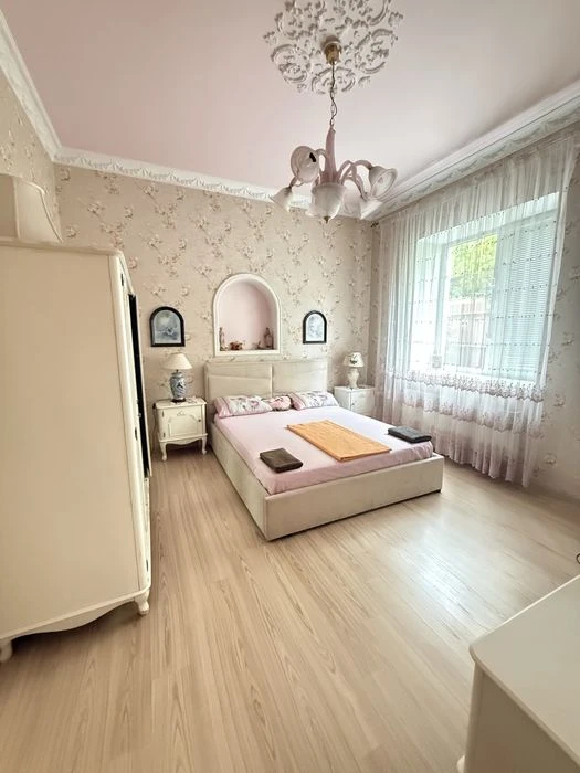 For sale house on Tolbukhina 240m2 with renovation_plot 5.5 hundred