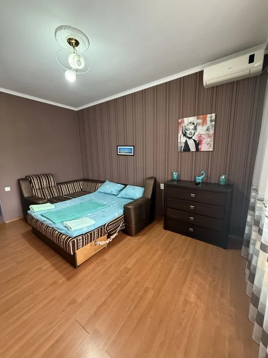 For sale house on Tolbukhina 240m2 with renovation_plot 5.5 hundred