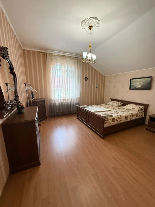 For sale house on Tolbukhina 240m2 with renovation_plot 5.5 hundred