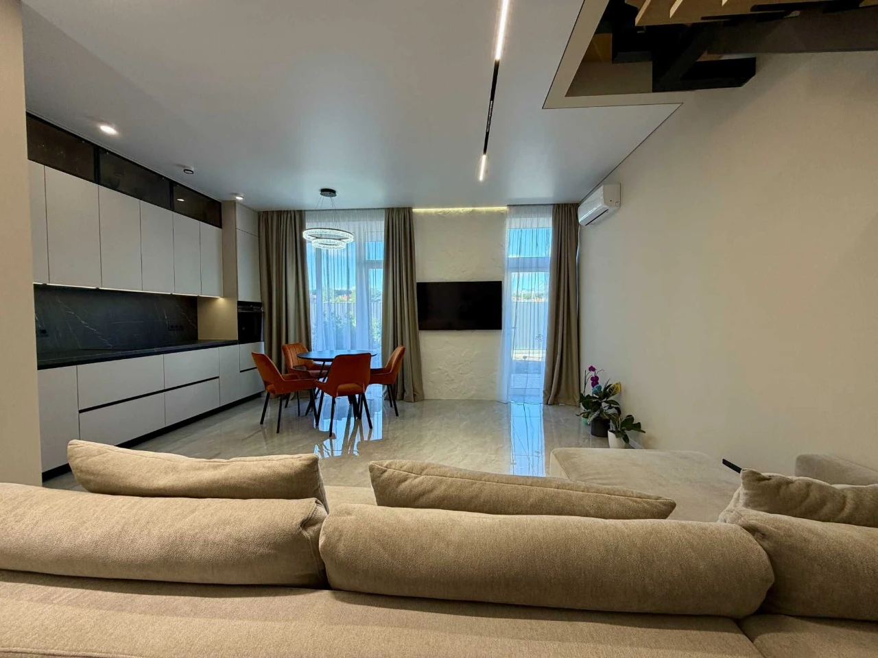 Продаж кутового таунхауса в Ірпені  КМ Loft Affair