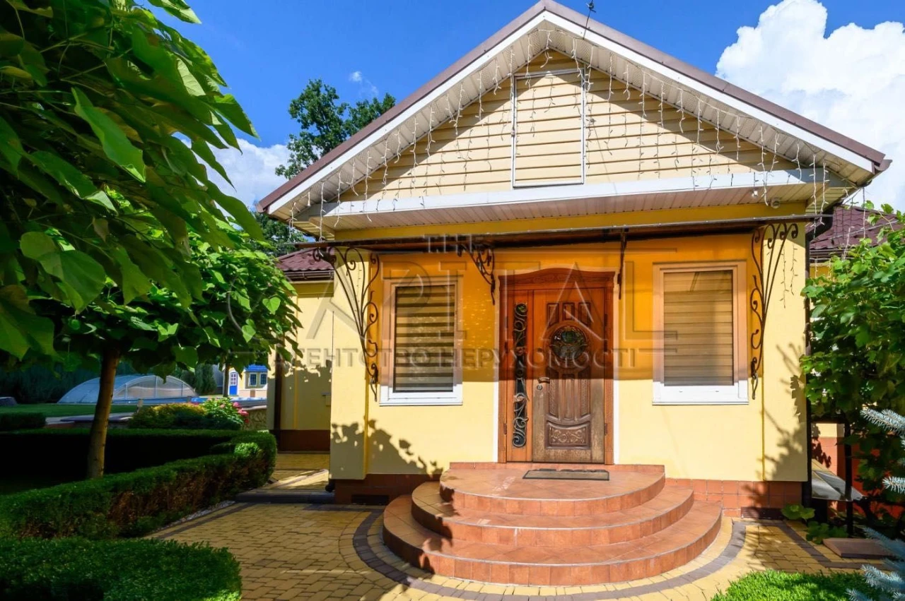 Продаж будинку з чудовою територією 7 соток з басейном