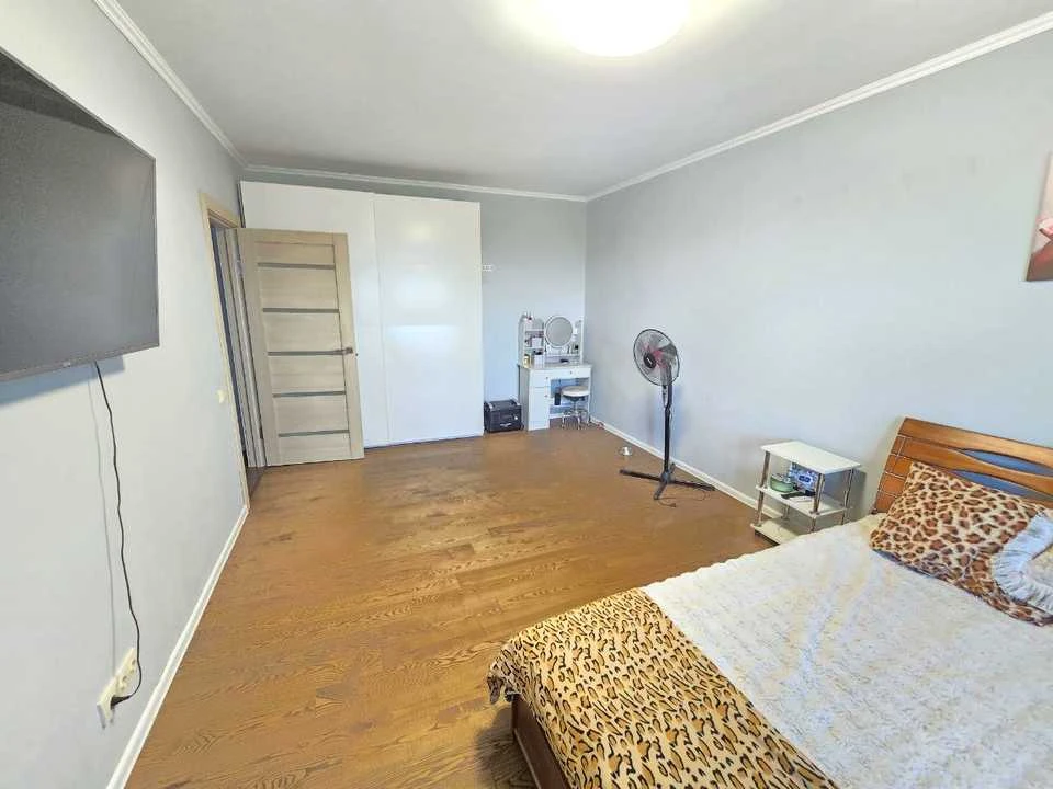 Apartment. Dnipro, Naberezhna Peremohy st.