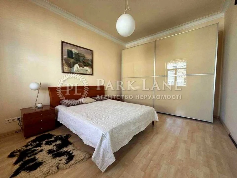 Apartment. Kyiv, Prorizna St.