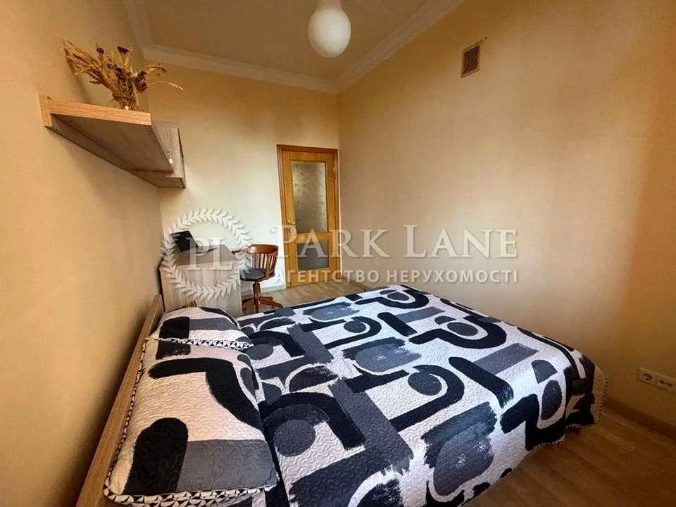 Apartment. Kyiv, Prorizna St.
