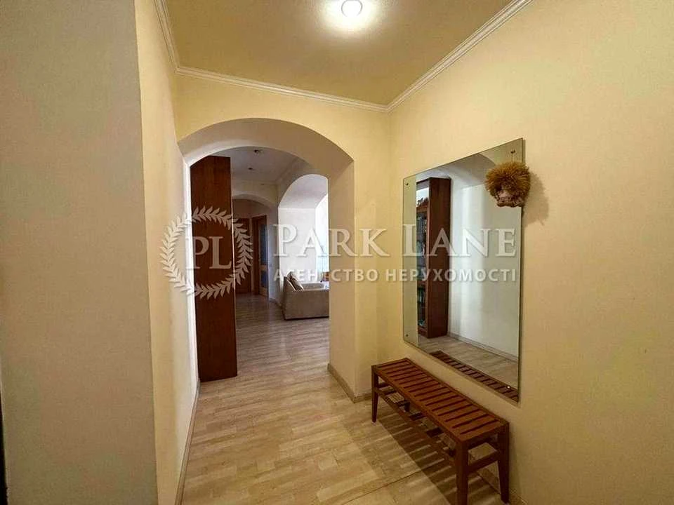 Apartment. Kyiv, Prorizna St.