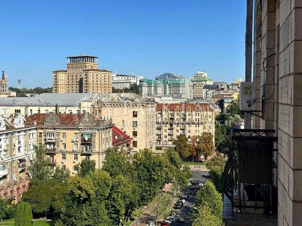 Apartment. Kyiv, Prorizna St.