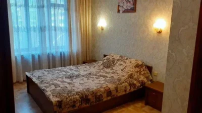 Продам 2-комнатную "сталинку" у моря, ул. Белинского
