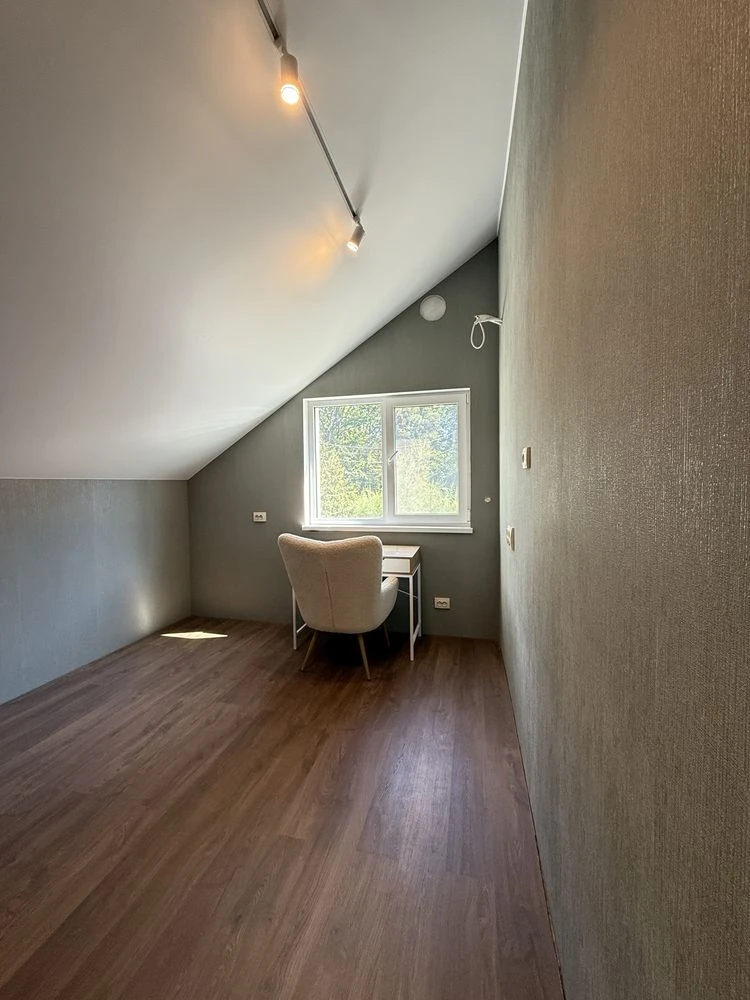 Продаж шикарний будинок на 120 м.кв. з ремонтом, двір 3 сотк