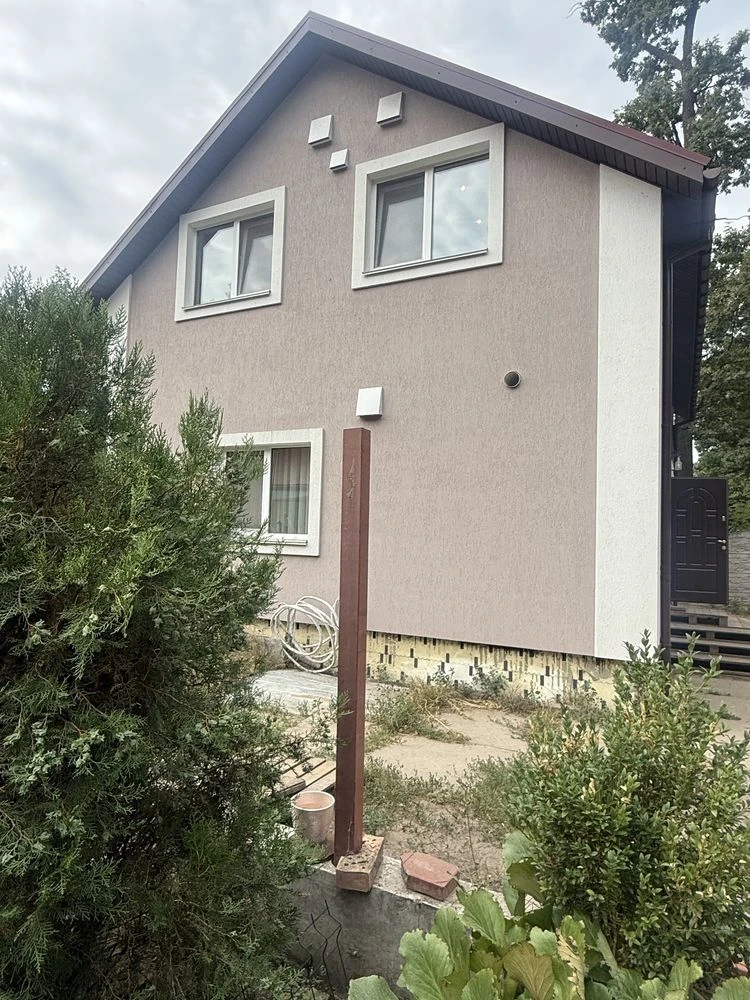 Продаж шикарний будинок на 120 м.кв. з ремонтом, двір 3 сотк