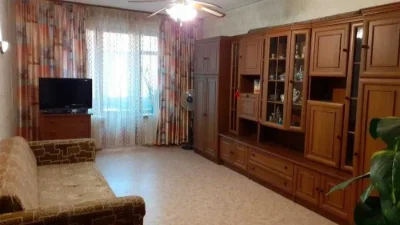 Продам 2-комнатную "сталинку" у моря, ул. Белинского