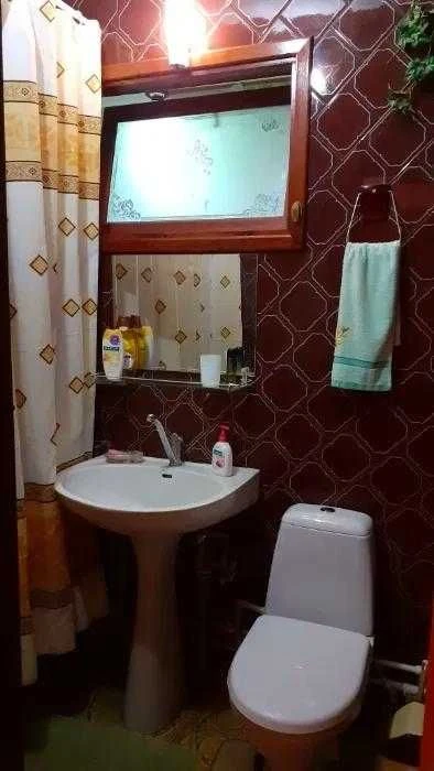 Продам 2-комнатную "сталинку" у моря, ул. Белинского