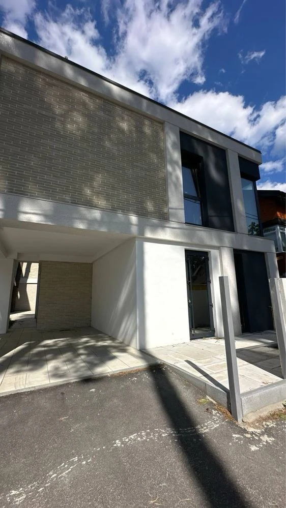 Сучасний будинок 108 м² з газом і центральними комунікаціями