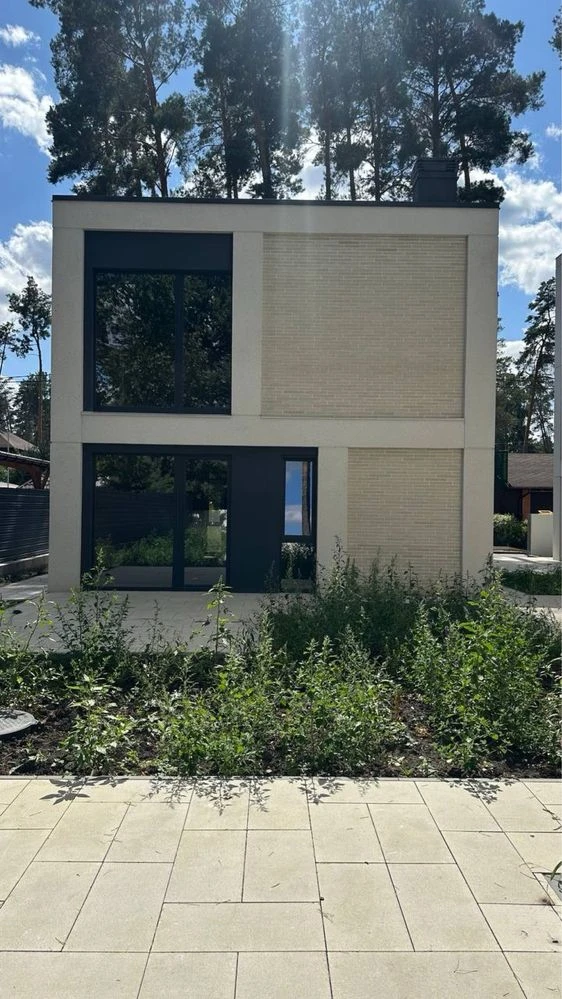 Сучасний будинок 108 м² з газом і центральними комунікаціями