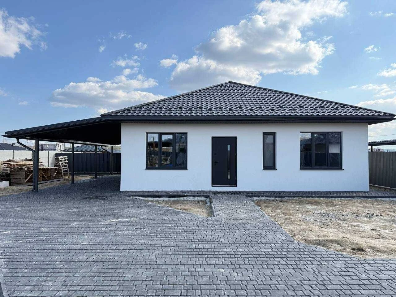 Продаж - новий гарний будинок 95 м2 на 4,5 сотках.