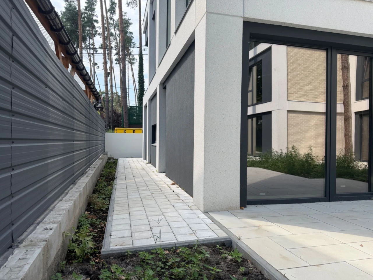 Продаж сучасного будинку, унікальний архітектурний проект з