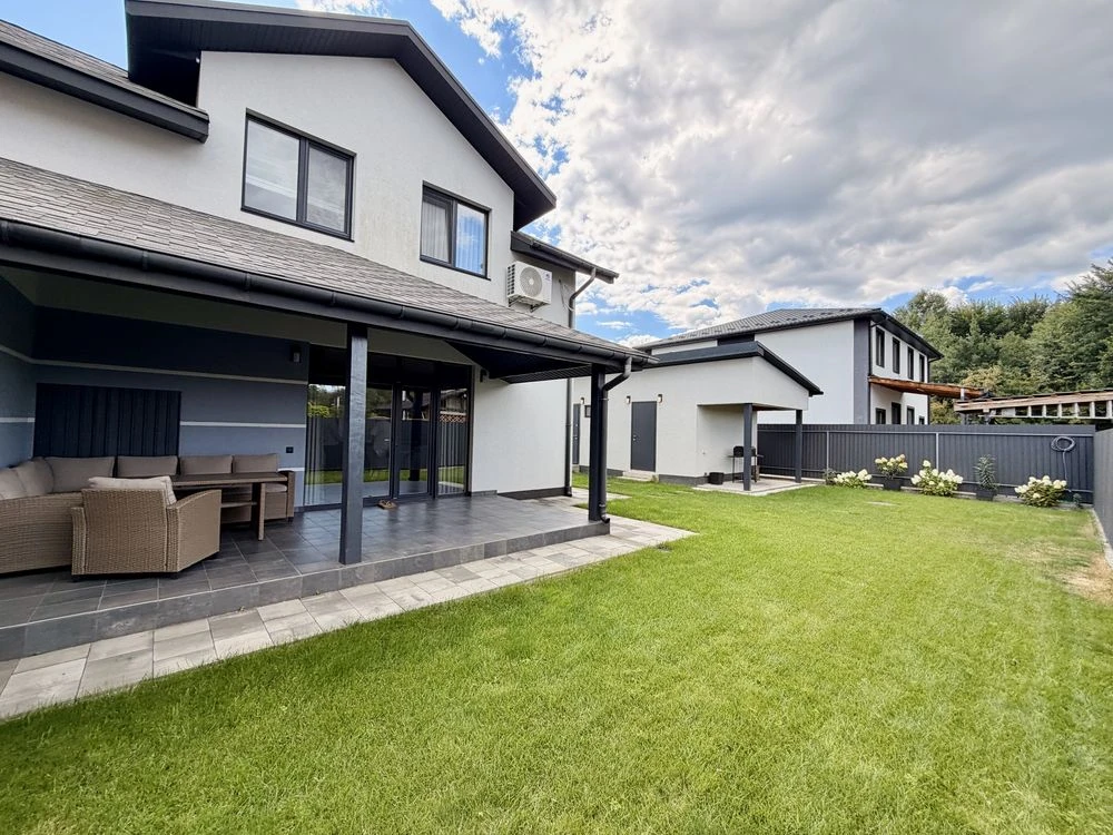 Independent house with high-quality new renovation, basement, inverter