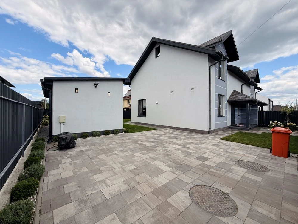 Independent house with high-quality new renovation, basement, inverter