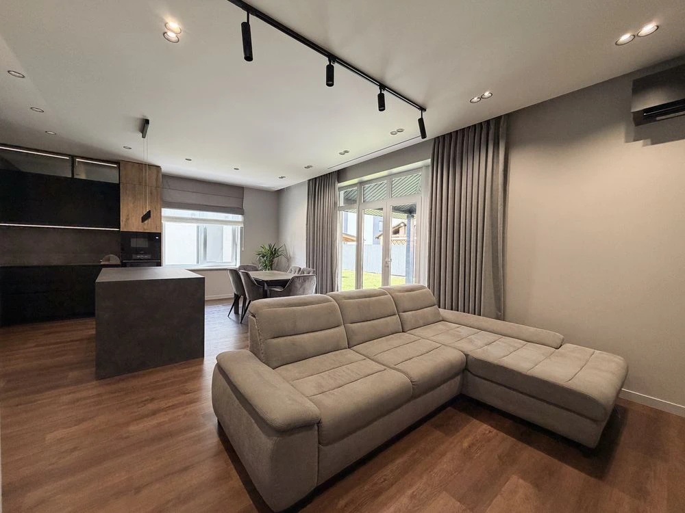 Independent house with high-quality new renovation, basement, inverter
