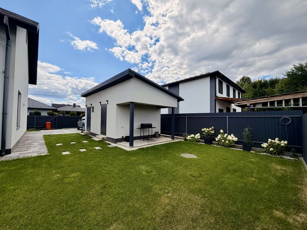Independent house with high-quality new renovation, basement, inverter
