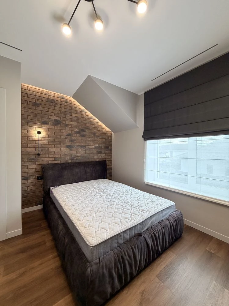 Independent house with high-quality new renovation, basement, inverter