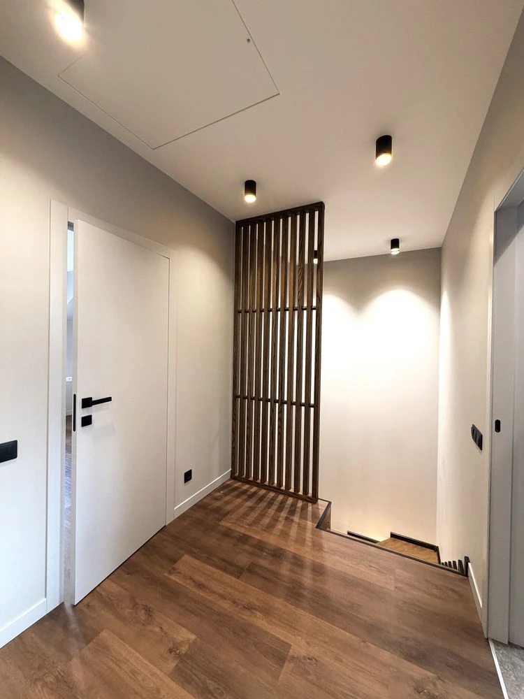 Independent house with high-quality new renovation, basement, inverter