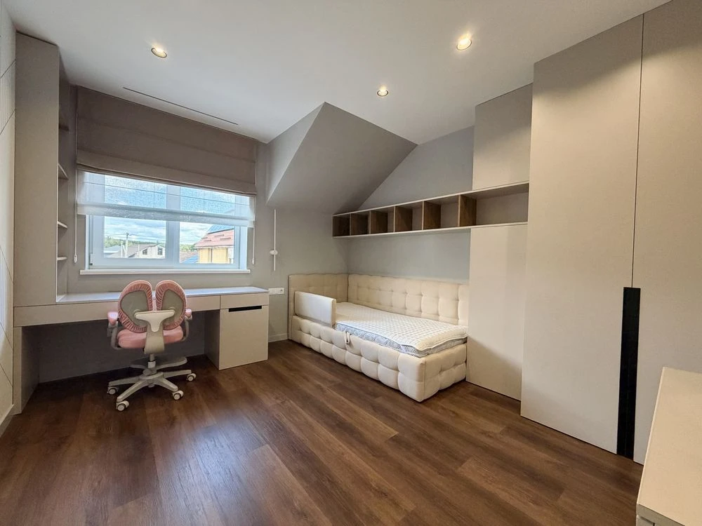 Independent house with high-quality new renovation, basement, inverter