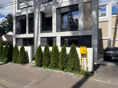 Современный таунхаус в Ирпене с террасой, полностью готовый к заселению
