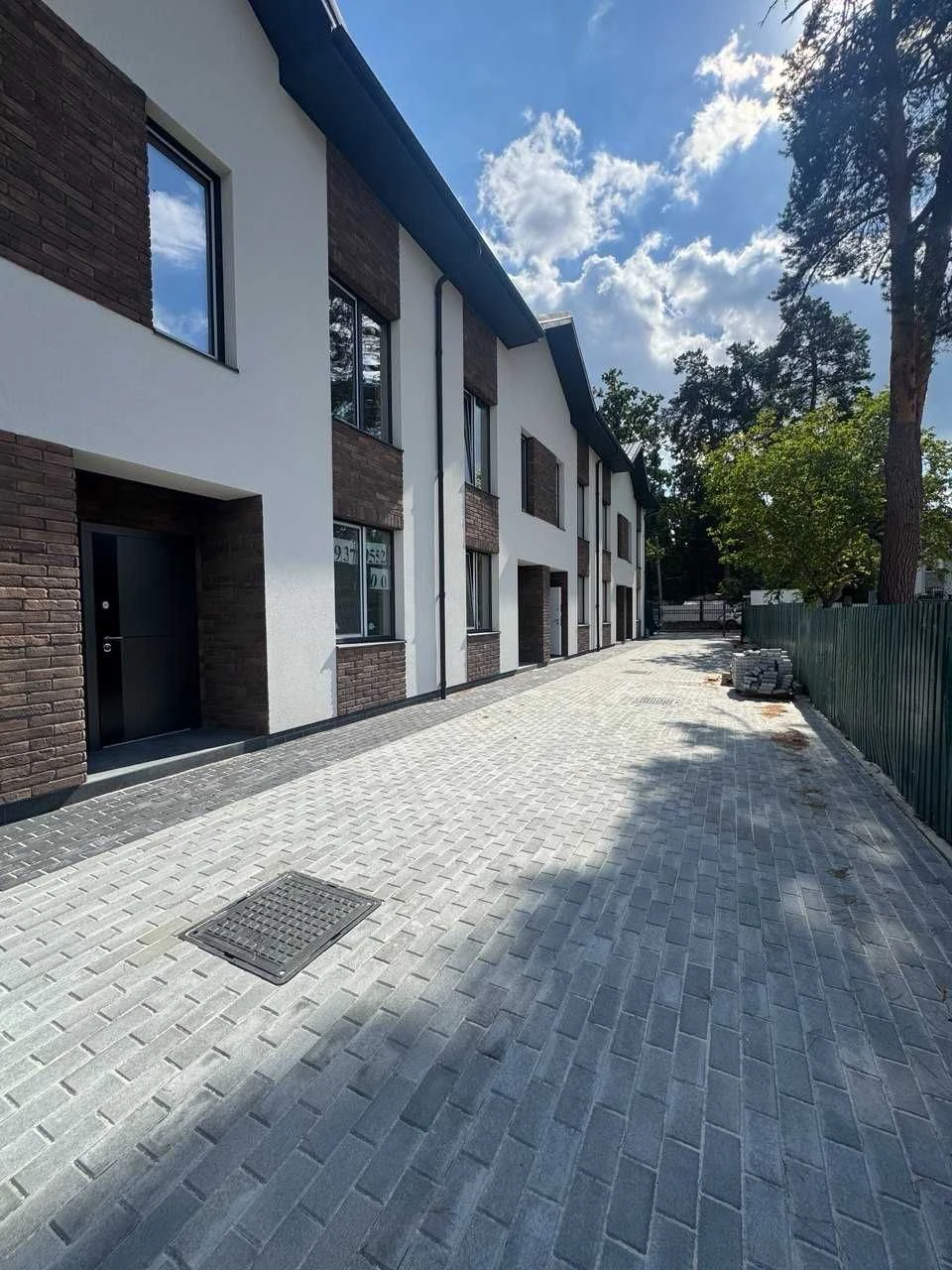 Townhouse in the center of Irpin. Super location! Closed territory!