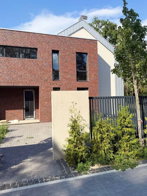 Продам котедж в м Ірпінь в закритому КМ