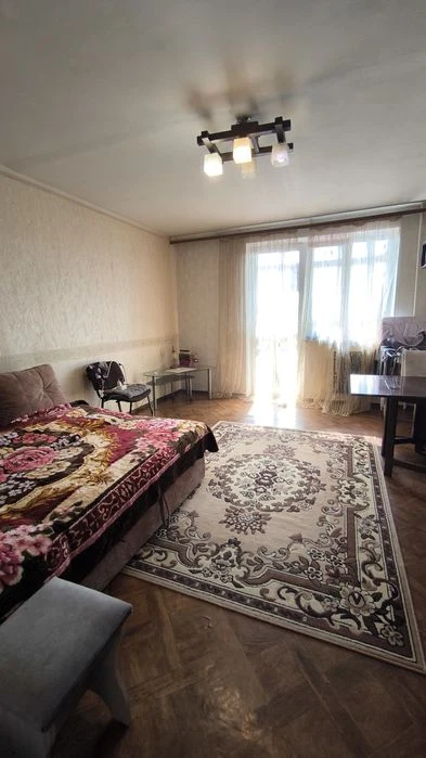 Высотка в начале Таирова, 39 метров, дворовая